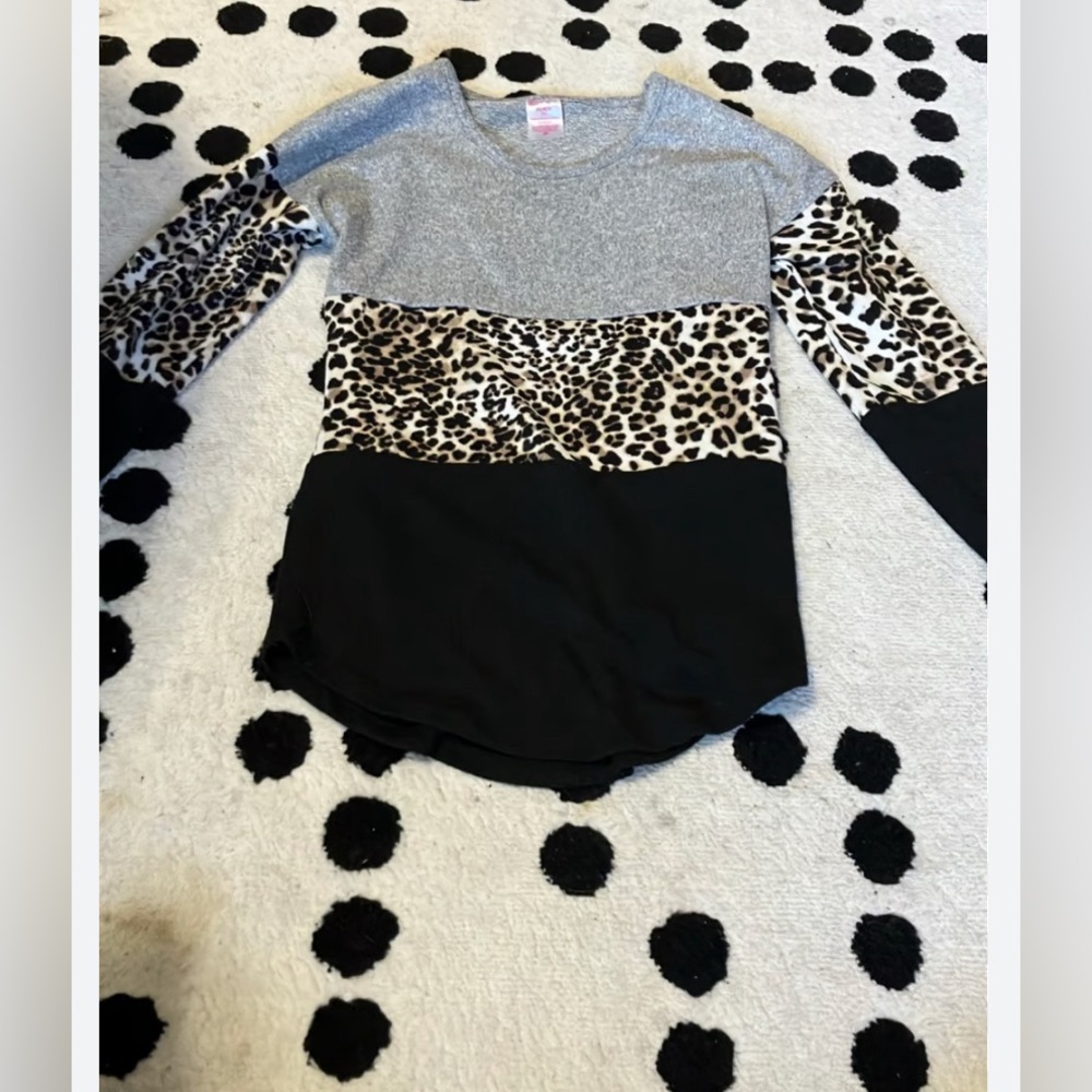 VINTAGE ROSE COLORBLOCK GREY LEOPARD KNIT TOP 3/4 SLEEVE JEWELED NECKLINE EUC S